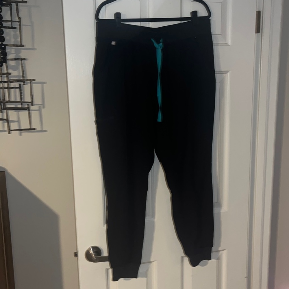 Figs joggers / blue tie